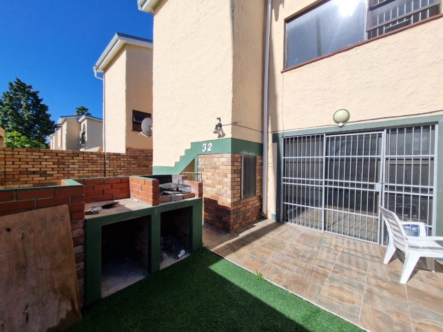 To Let 3 Bedroom Property for Rent in Cotswold Eastern Cape